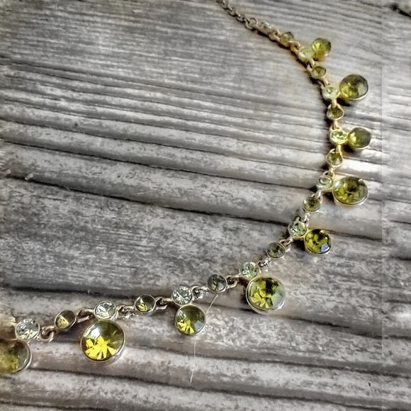 Jewelry - *5 for 20* Emerald & Gold colored Costume Jewelry